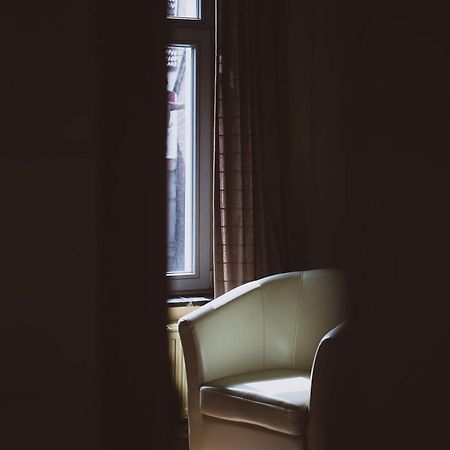 Bever Poeziehotel Surplace - 15 Min Van Pairi Daiza & Industriezone Ghislenghien מראה חיצוני תמונה